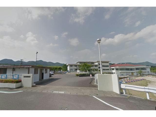 関市立南ケ丘小学校(小学校)まで2064m ソレイユツクダ