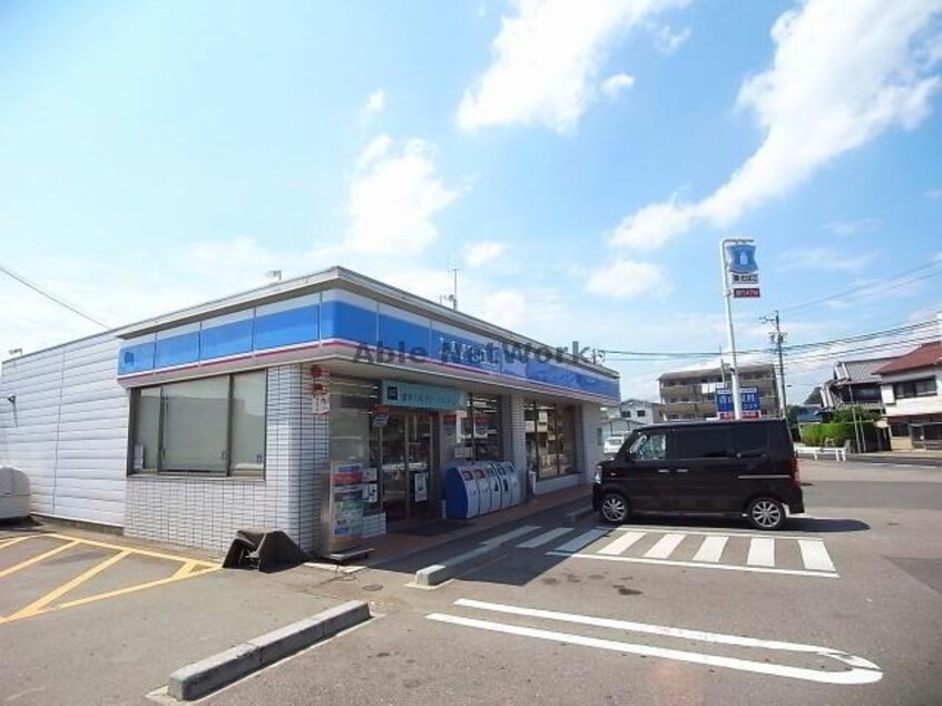 ローソン川島町松原店(コンビニ)まで703m アムール松倉