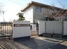 各務原市立中央小学校(小学校)まで723m スクエアーハウス