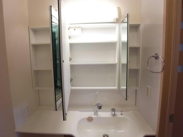 洗面台収納 プルミエⅢ B棟