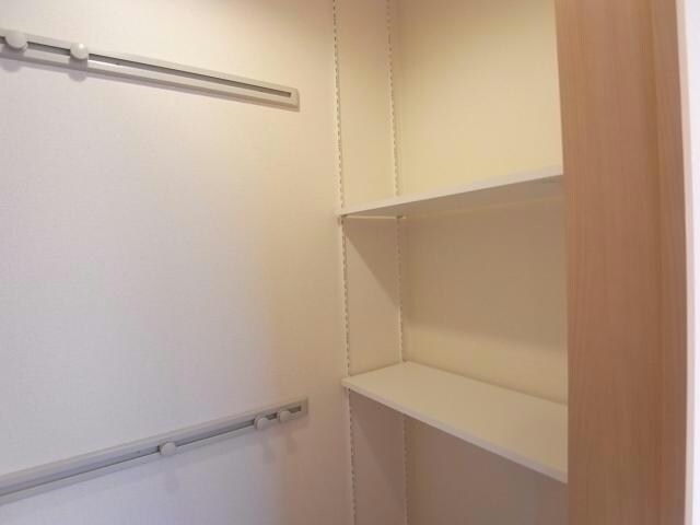 ウォークインクロゼット プルミエⅢ B棟