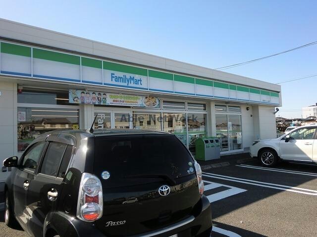 ファミリーマート各務原にんじん通店(コンビニ)まで726m アモール