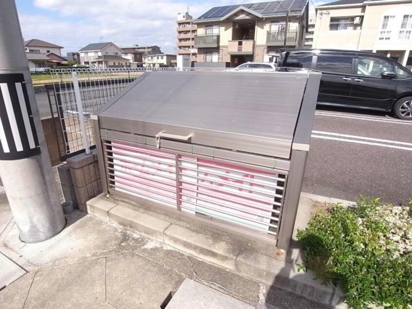 敷地内ゴミ置き場 カレント