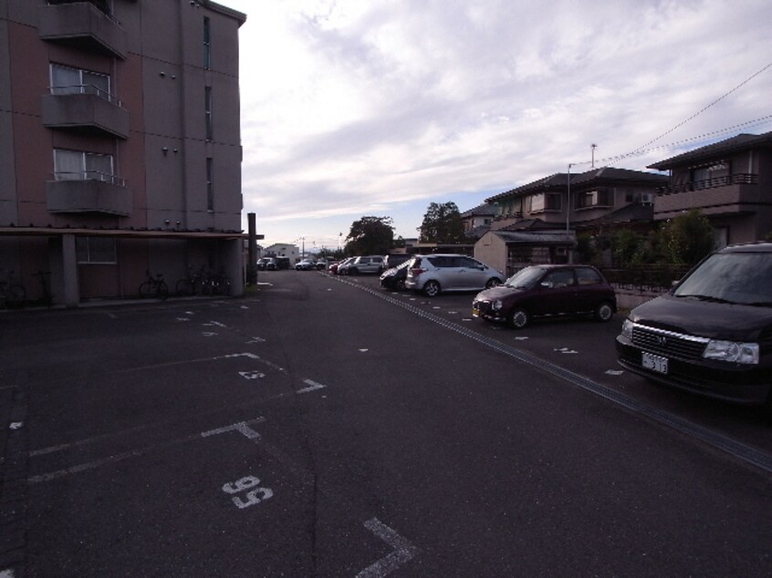 駐車場 岐阜（乗合）バス（関市）/赤土坂 徒歩1分 3階 築32年