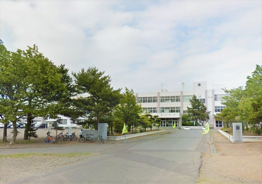 北広島市立大曲小学校(小学校)まで1210m 中央バス/大曲 5階 築34年