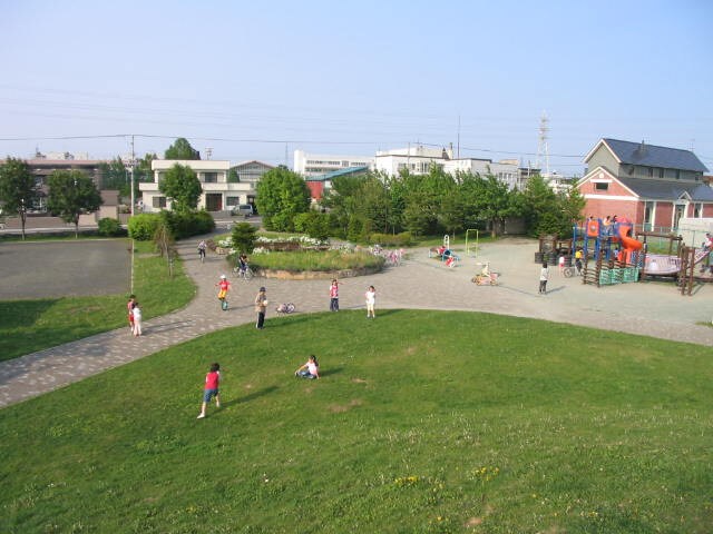 平岡中央公園(公園)まで579m 佐藤マンション