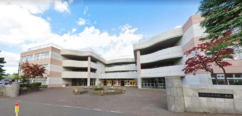 札幌市立平岡南小学校(小学校)まで710m ハイブライト平岡
