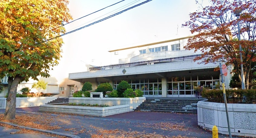 札幌市立平岡中学校(中学校/中等教育学校)まで719m Nプラザ