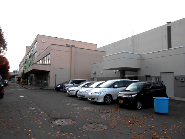 札幌市立北野中学校(中学校/中等教育学校)まで839m ハルトラーテ北野