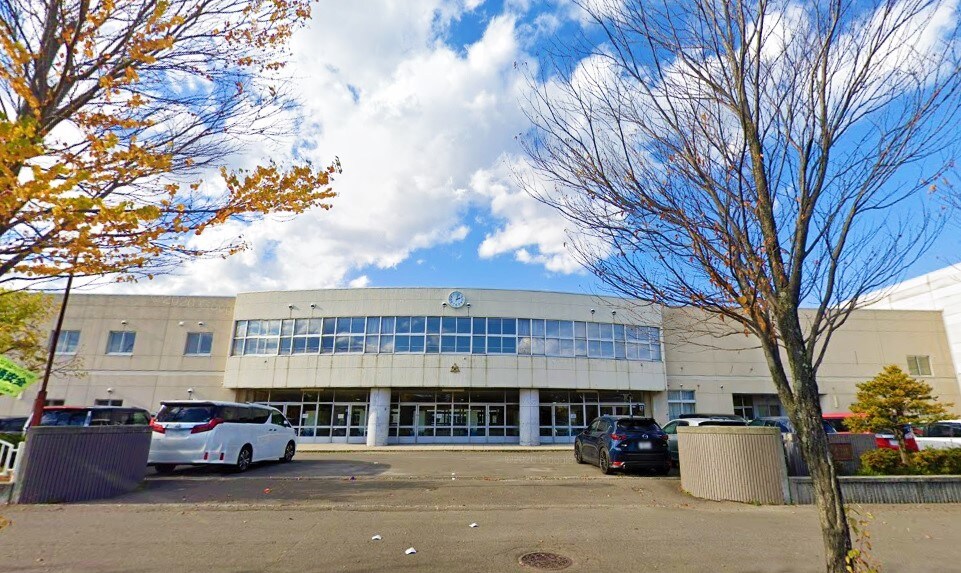 札幌市立真栄中学校(中学校/中等教育学校)まで1015m サンピア36