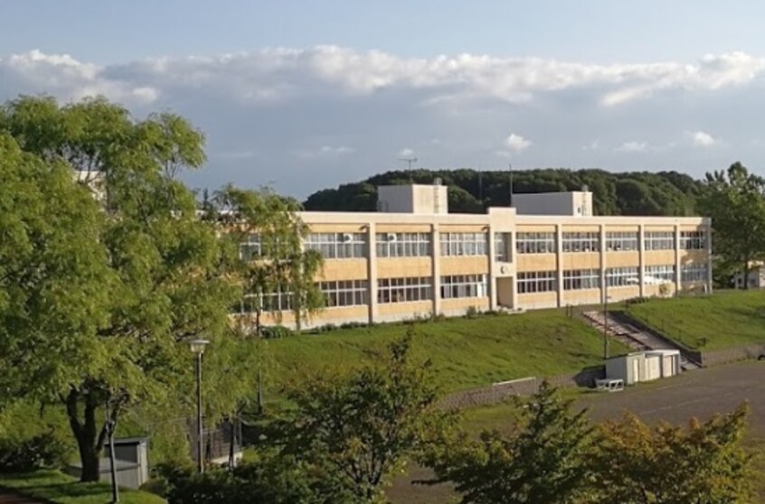 北広島市立緑ヶ丘小学校(小学校)まで964m 北広島市山手町貸家