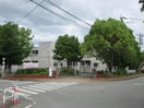 宇土市立花園小学校(小学校)まで620m 産交バス（宇土市）/花園橋 徒歩17分 2階 築10年