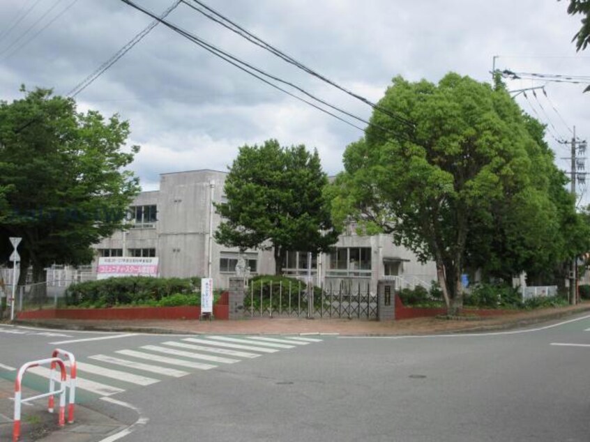 宇土市立花園小学校(小学校)まで876m 産交バス（宇土市）/上松山 徒歩12分 2階 築7年