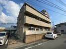 トリコロール春日の外観