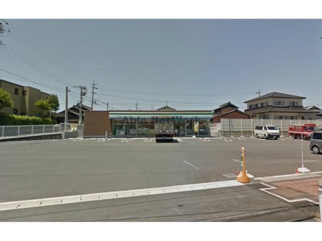 ファミリーマート碧南東山町店(コンビニ)まで1041m ソレアード笹山