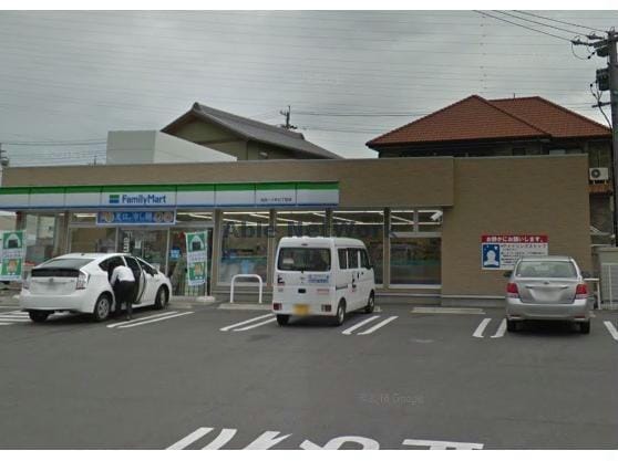 ファミリーマート刈谷一ツ木七丁目店(コンビニ)まで481m カーサ　ラゲットⅡ