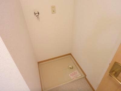 1 Queens Court