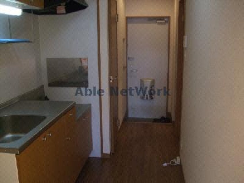 玄関102 フレシール寺山