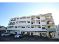 クリスタルウッズ