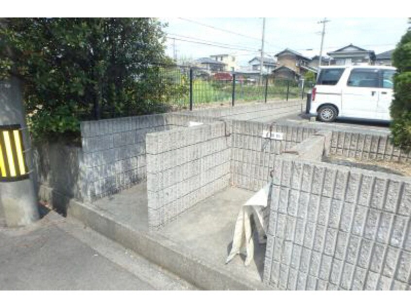 外観③ アンプルール　ブワ　ルピナス
