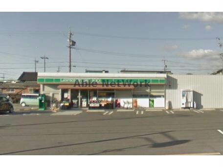 ローソンストア100高浜湯山町店(コンビニ)まで365m エトワール