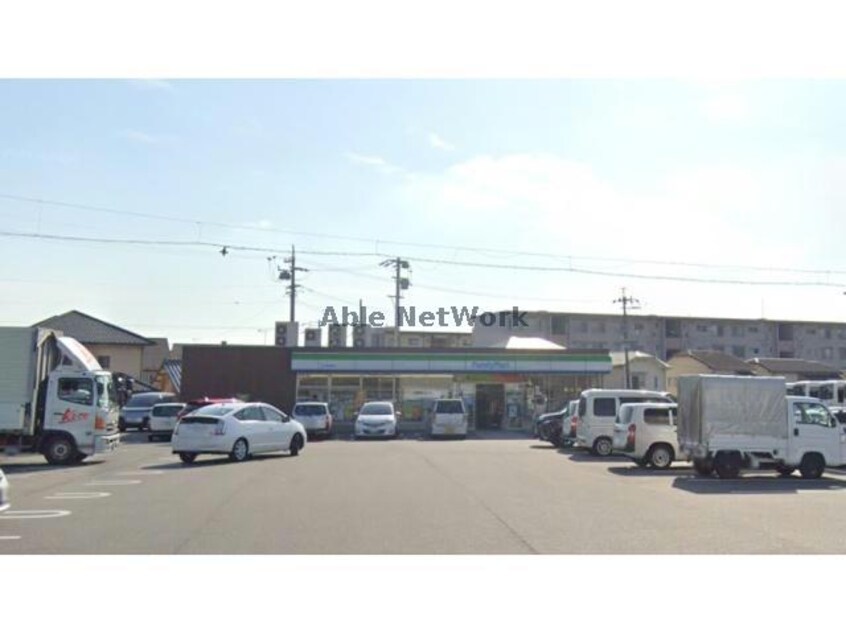 ファミリーマート知立東海道店(コンビニ)まで666m ヴィラベルク