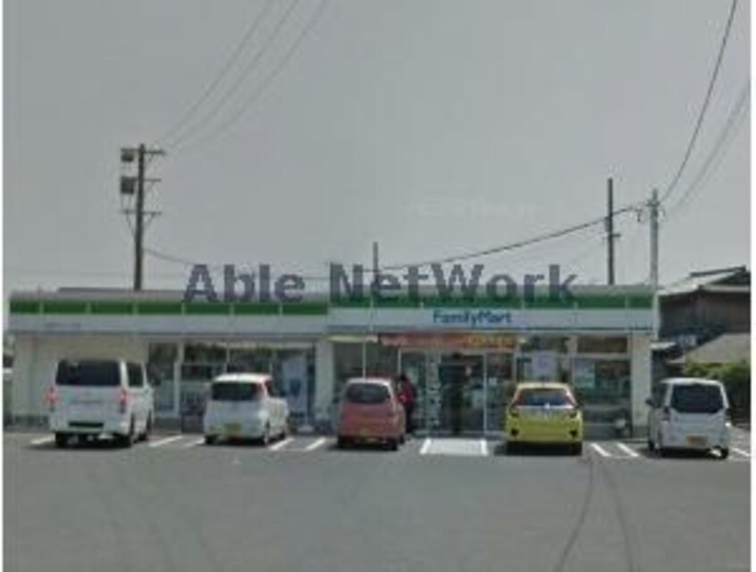 ファミリーマート碧南芸文ホール前店(コンビニ)まで619m みどりマンション
