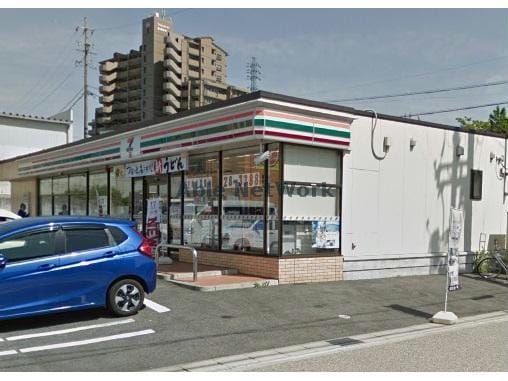セブンイレブン豊田市寿町7丁目店(コンビニ)まで439m East One