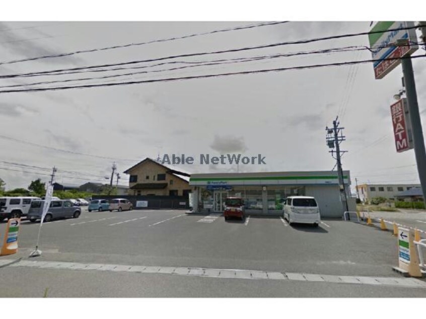 ファミリーマート岡崎富永店(コンビニ)まで727m Living西岡崎