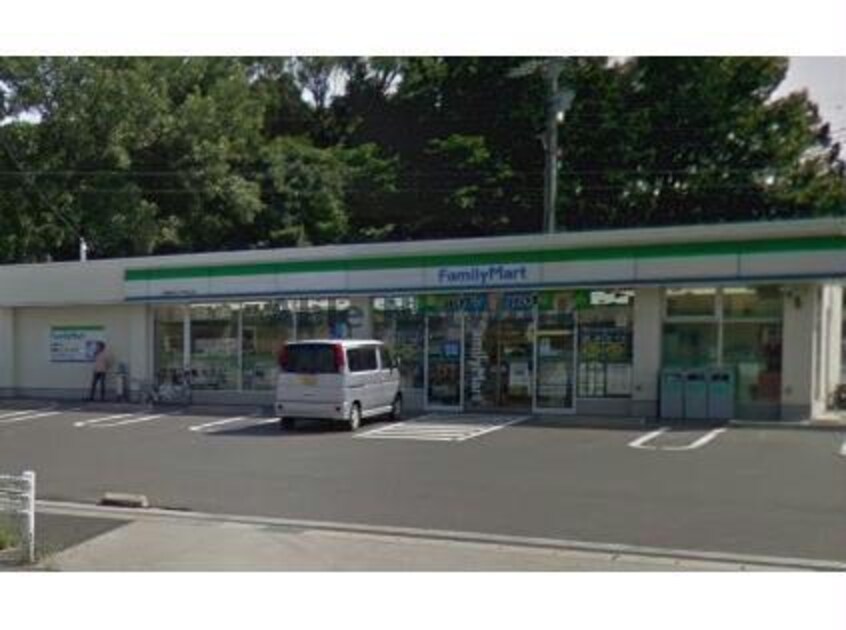 ファミリーマート安城桜井小学校北店(コンビニ)まで655m シティハイム的場