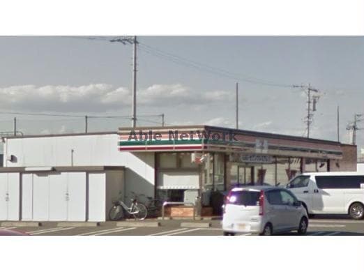 セブンイレブン安城小川町店(コンビニ)まで704m シティハイム的場