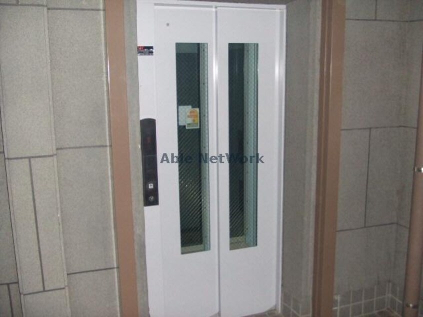 エレベータ プリンセスガーデン本館