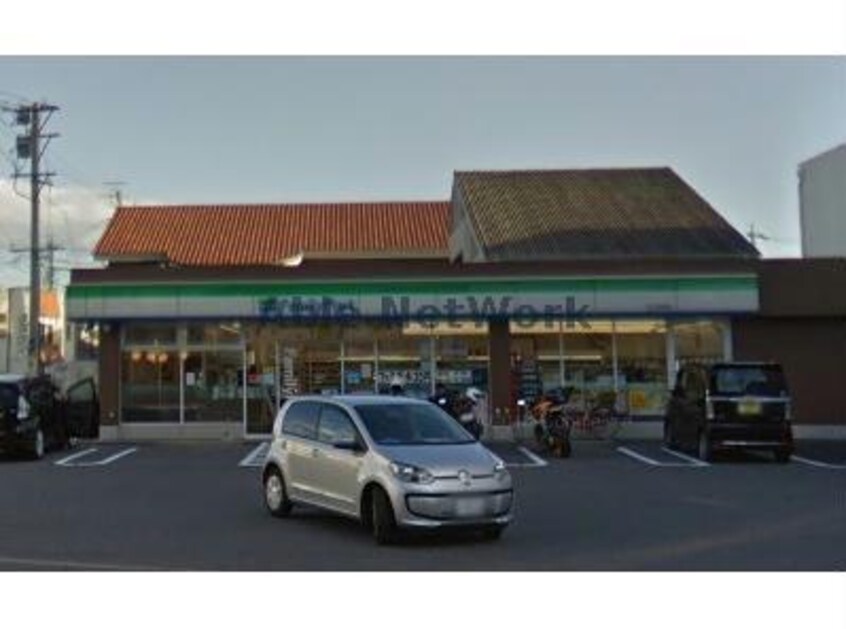 ファミリーマート知立駅南店(コンビニ)まで718m キャロット