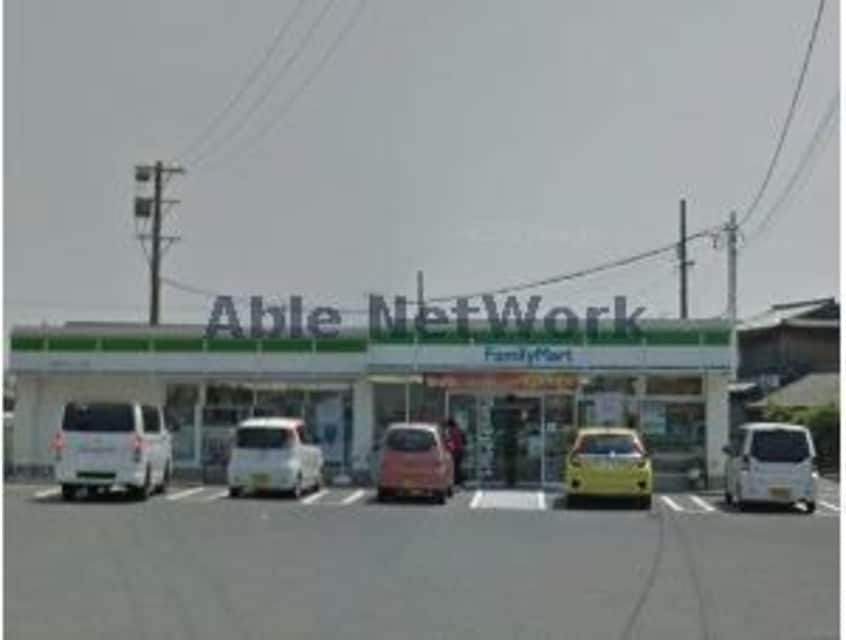 ファミリーマート碧南芸文ホール前店(コンビニ)まで461m メゾンスターブルⅡ