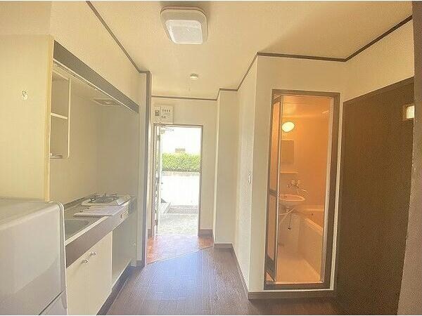 同型 エブリワン西棟