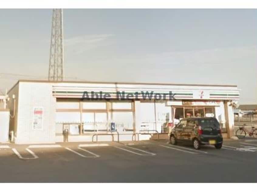 セブンイレブン岡崎御小屋西店(コンビニ)まで676m ワンスリーマンション