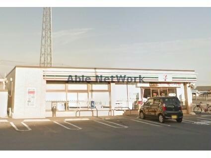 セブンイレブン岡崎御小屋西店(コンビニ)まで676m ワンスリーマンション