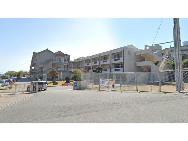 うるま市立与勝中学校(中学校/中等教育学校)まで1271m あっぷるはうす