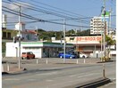 ファミリーマート比屋根店(コンビニ)まで811m トーマス比屋根Ⅱ