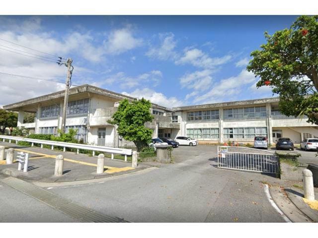 うるま市立具志川小学校(小学校)まで706m カーサ・フォレスト
