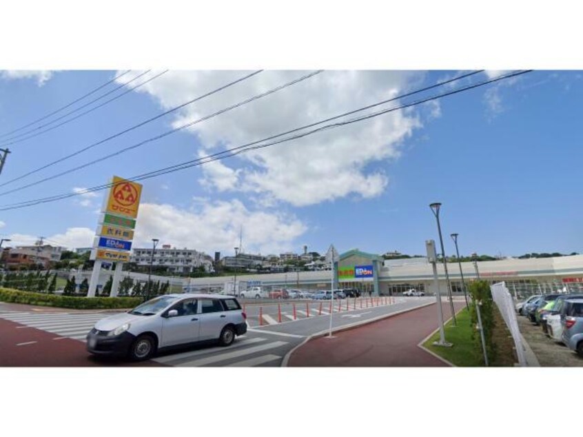 サンエー石川シティ(ショッピングセンター/アウトレットモール)まで1400m フリーデン