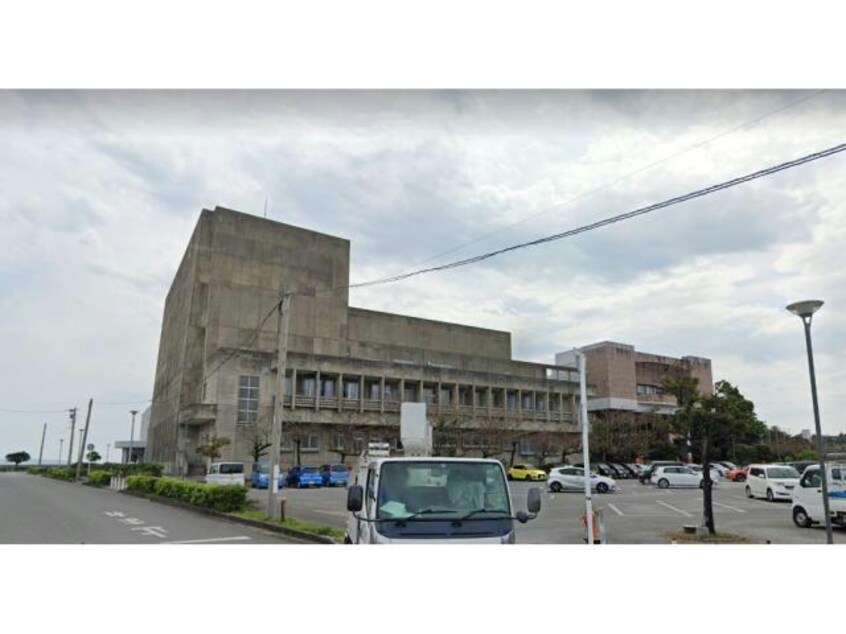 うるま市役所石川庁舎(役所)まで571m フリーデン