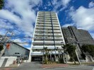 ワイズエステムコート北谷美浜センタータワーの外観