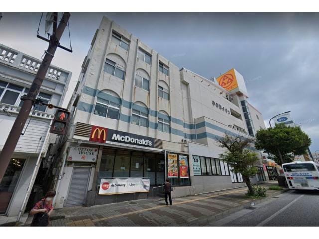 ダイソーサンエー中の町タウン店(ディスカウントショップ)まで675m 沖縄市中の町　店舗新築