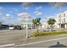 ファミリーマート読谷古堅店(コンビニ)まで838m N共同住宅