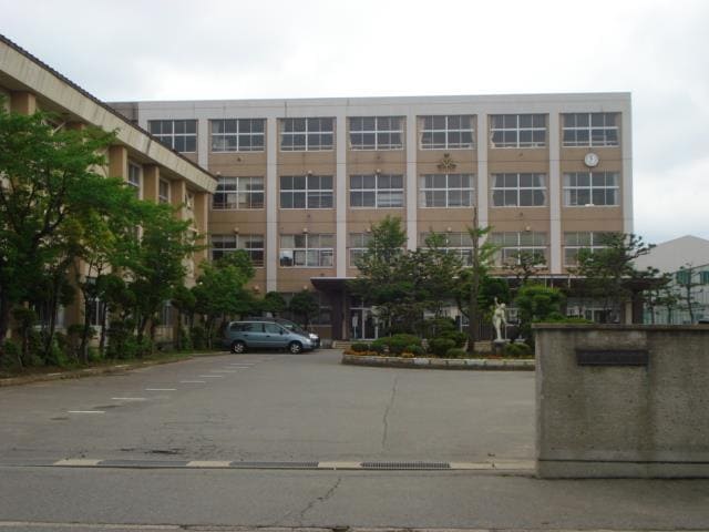 秋田市立秋田東中学校(中学校/中等教育学校)まで423m 秋光館