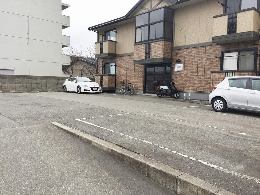 駐車場 マ　メゾン