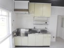 キッチン フォルクロール河辺　００１号棟