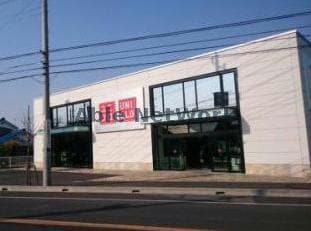 ユニクロ古河店(ショッピングセンター/アウトレットモール)まで728m サンハイツ青木Ａ