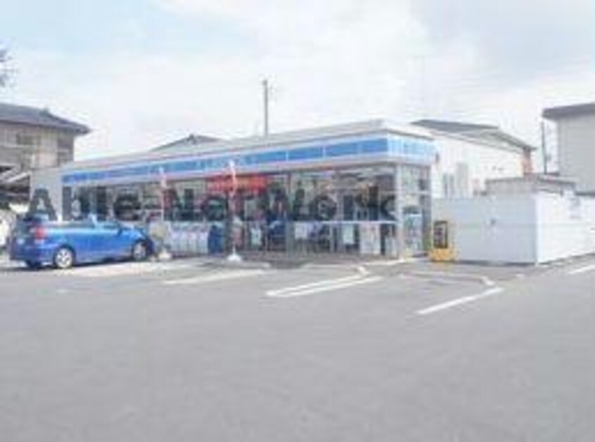ローソン境町店(コンビニ)まで188m フレスクーラⅢ